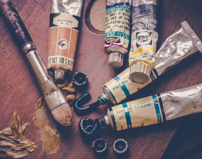 is acrylic paint non toxic