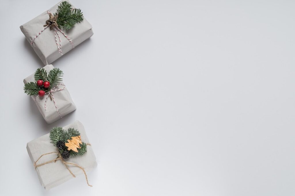 minimalist christmas decorating