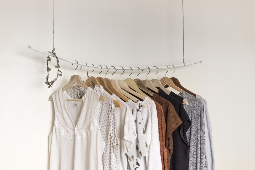 minimalist wardrobe for women