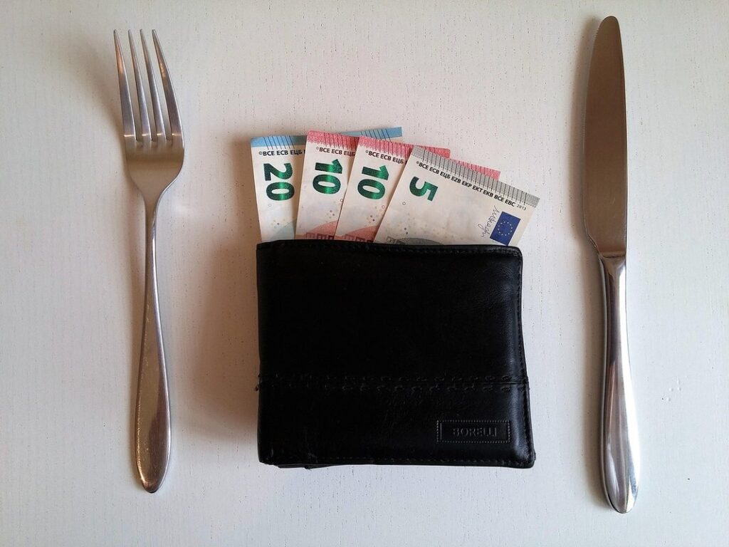 how to save money on meals